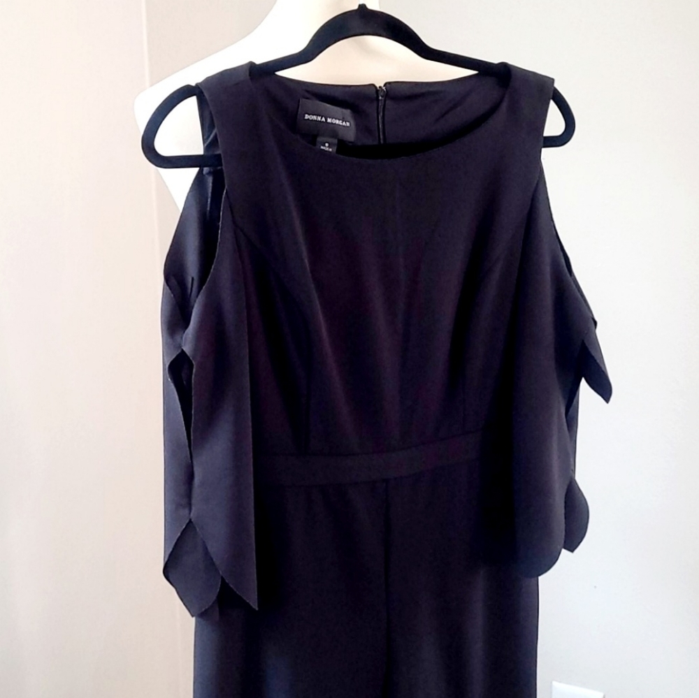 Super Cute Donna Morgan tie sleeve, cold shoulder jumpsuit in black…size 8 - Picture 5 of 10